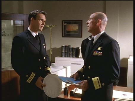 L'Amiral Chegwidden (John M. Jackson) confie une mission à Harm